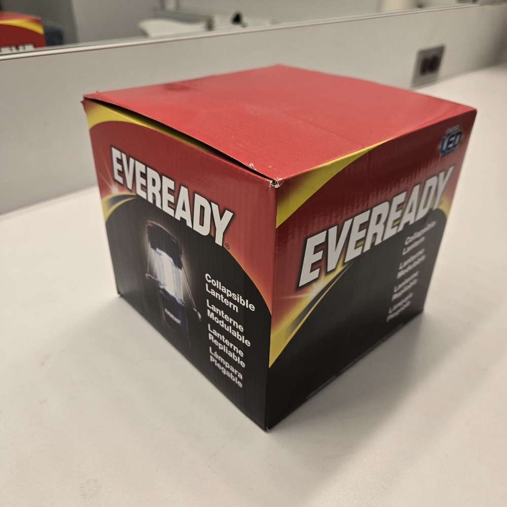 NWOT Eveready Box Of 4 LED Camping Lanterns